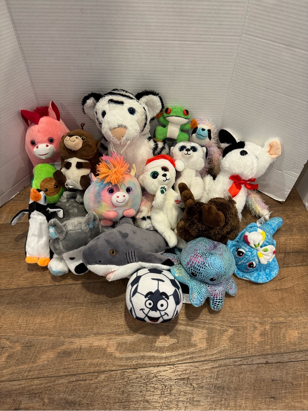 Big Bundle of 15 Stuffed Animals Plush Tiger, Bears, Dogs, Frog & More